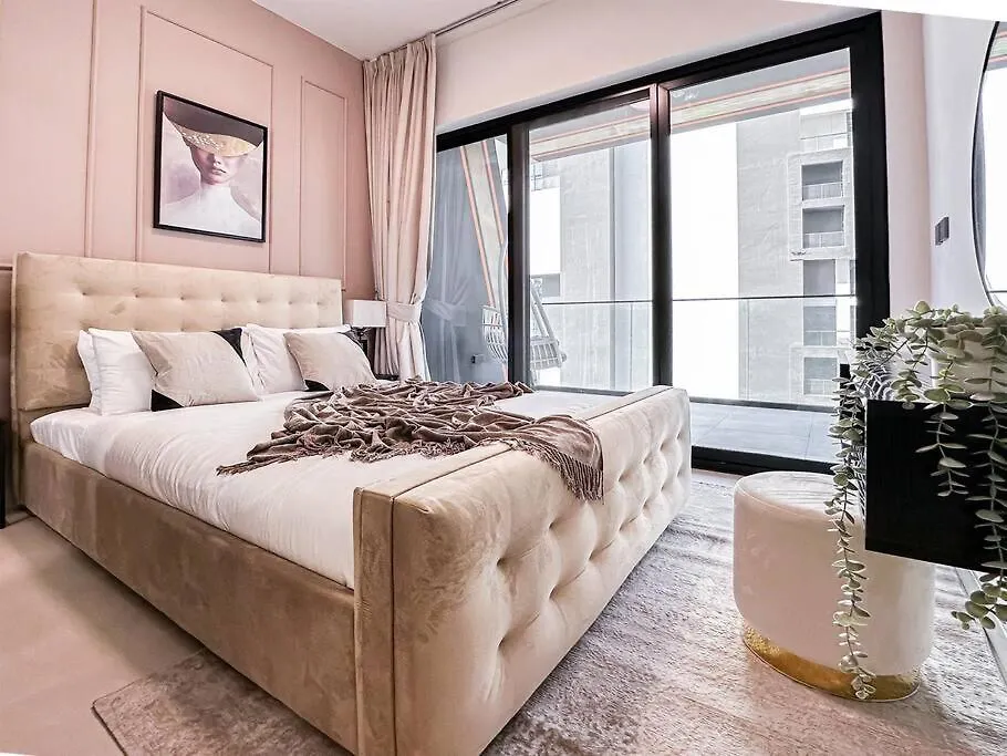 Trophy Amazing Burj Khalifa Views From This Stylish Condo Dubai 0*,